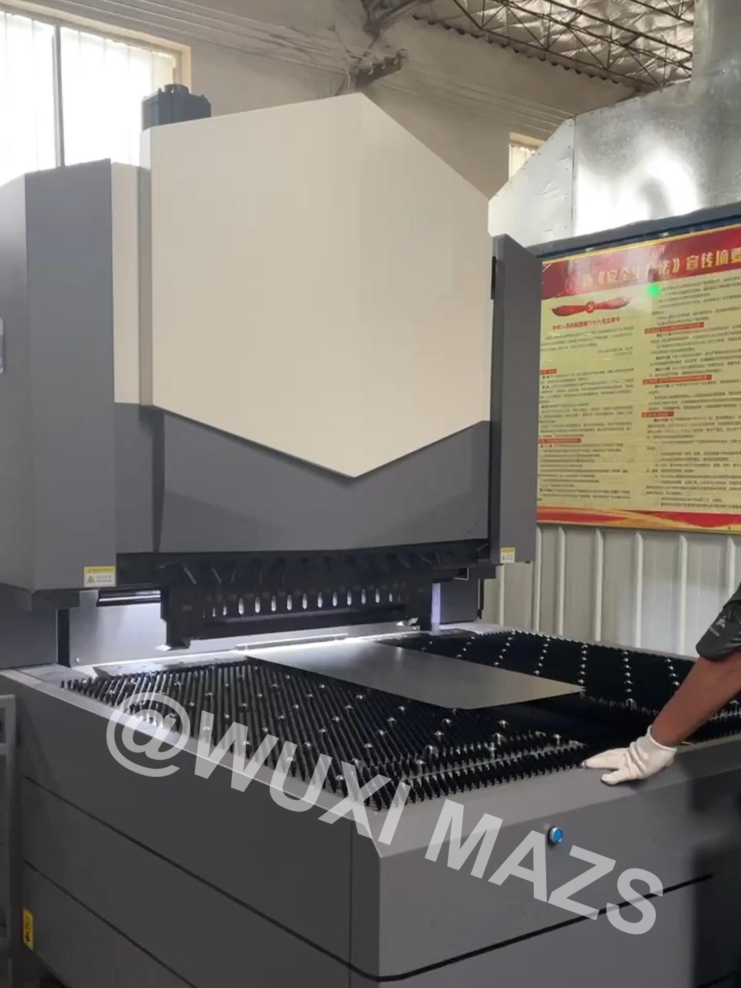 MAX-1409 1400mm CNC Bending Press Intelligent Automatic Panel Bender